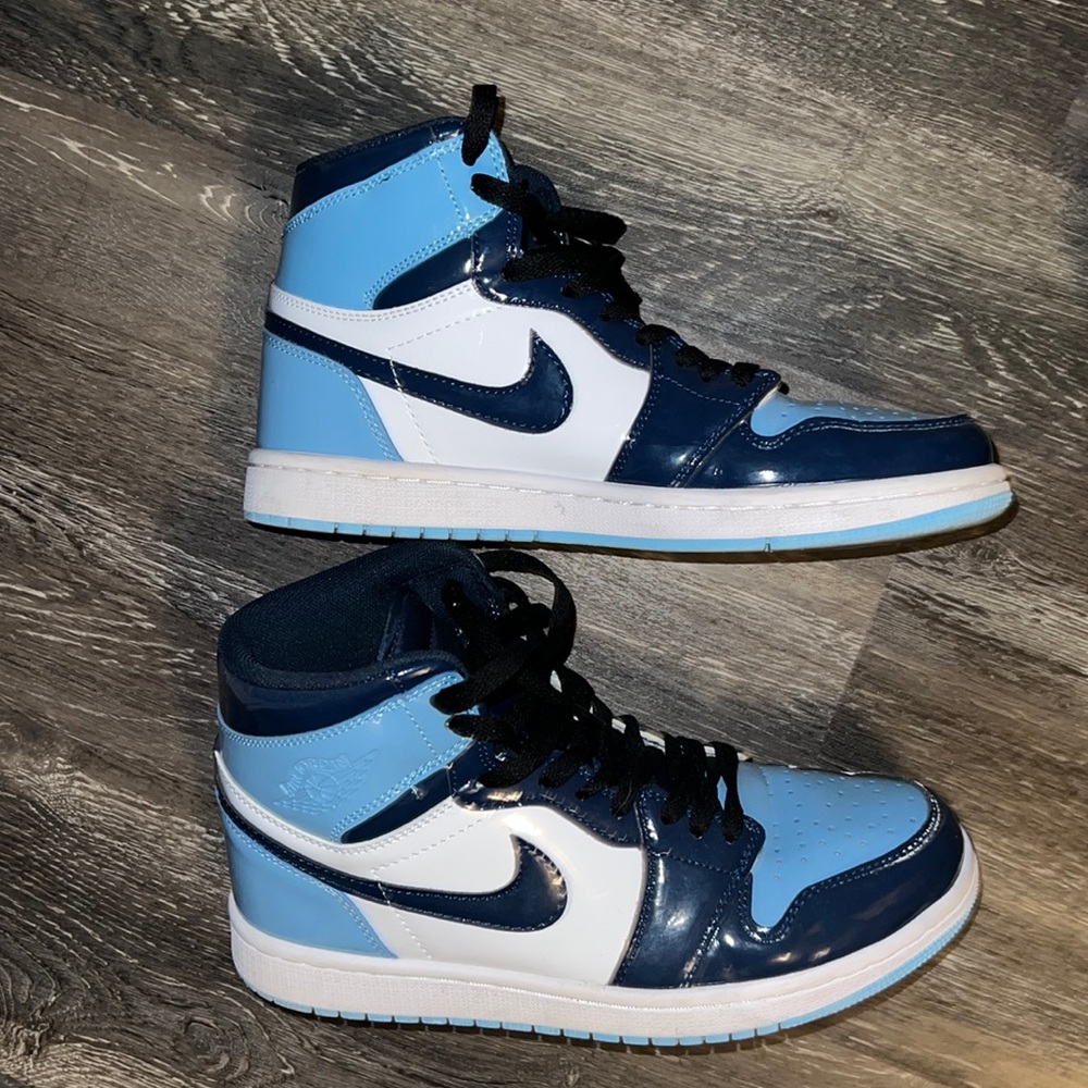 Size 8.5 Jordan 1 blue chill worn 3 times